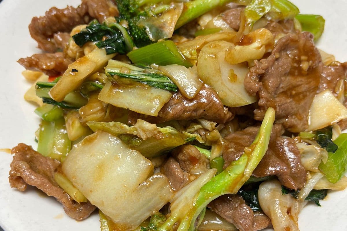 Beef with Mixed Greens