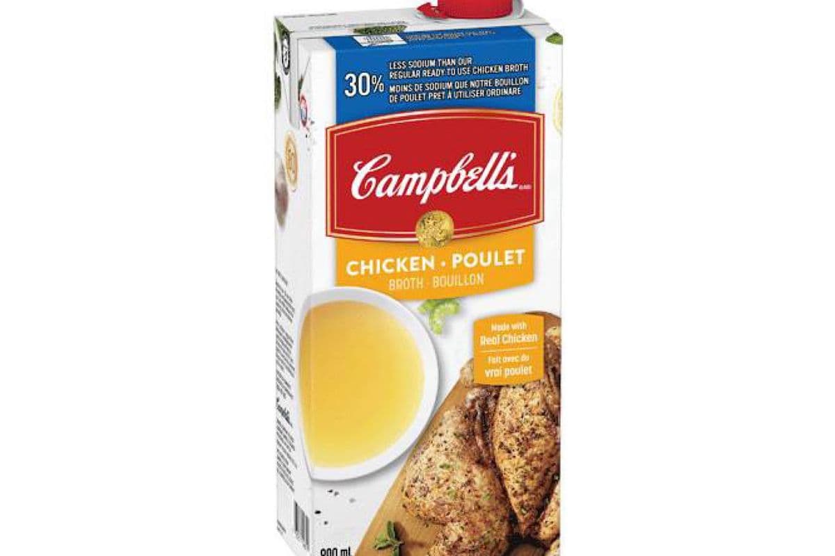Campbell's - Bouillon au Poulet (30% moins de sodium) / Chicken Broth (30% less sodium) (900 ml)
