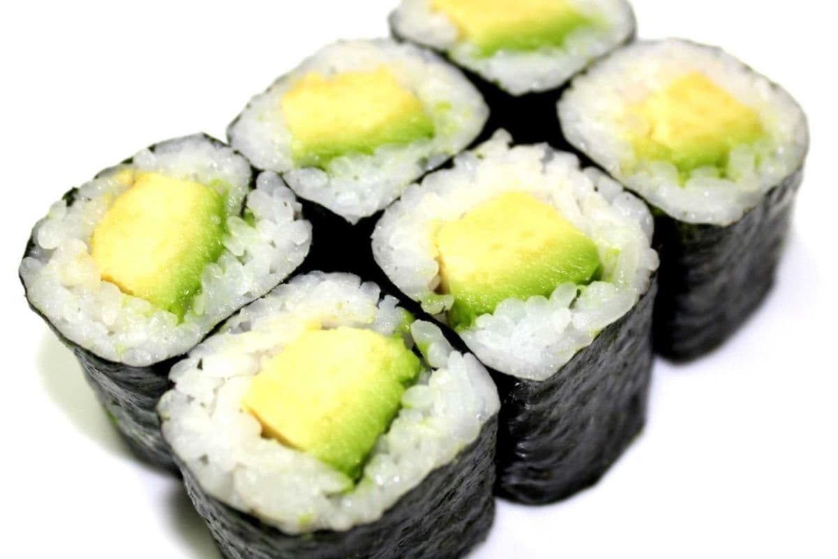 C37. Avocado Roll (6 pcs)