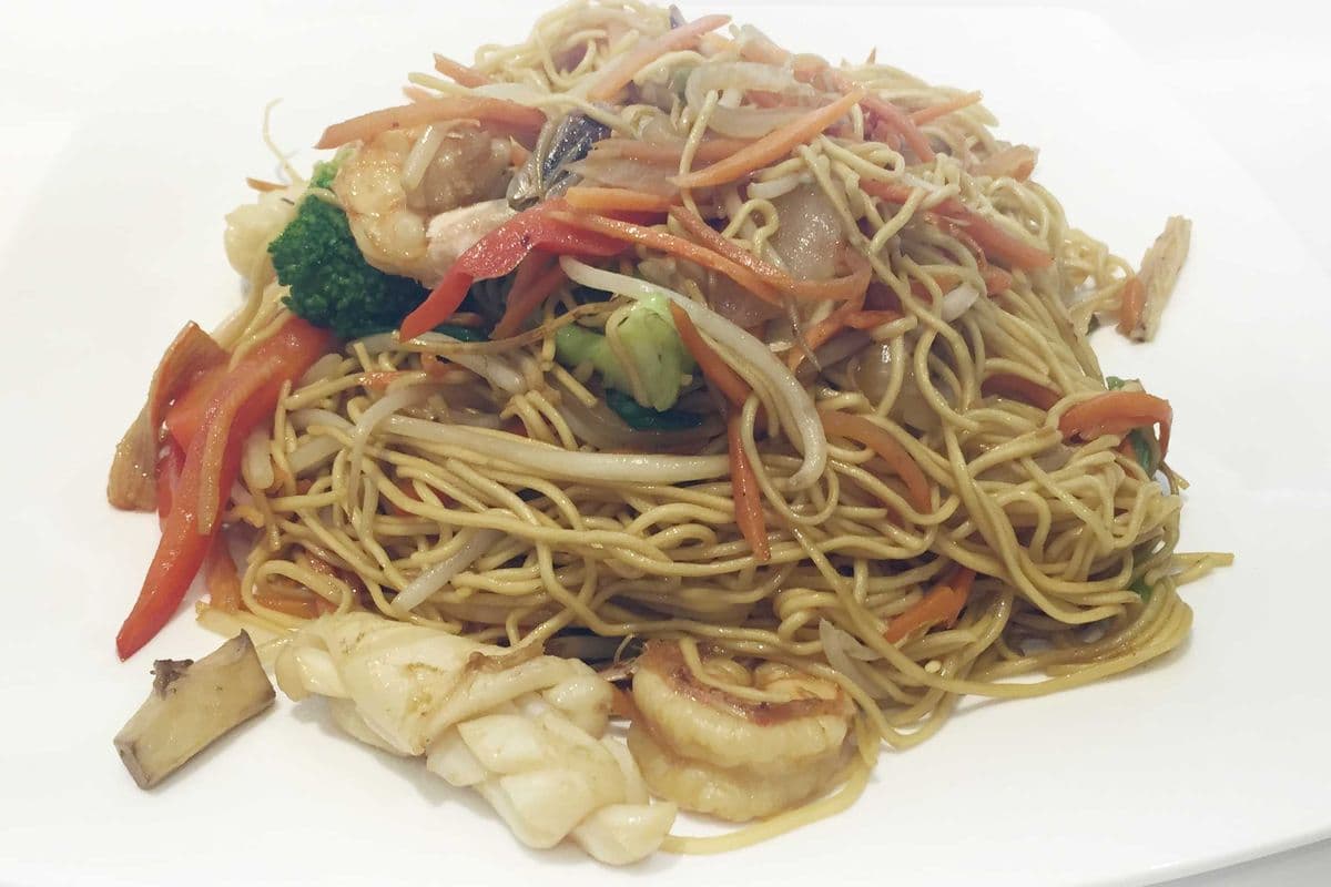N2. Stir-Fried Egg Noodles with Seafood and Veg