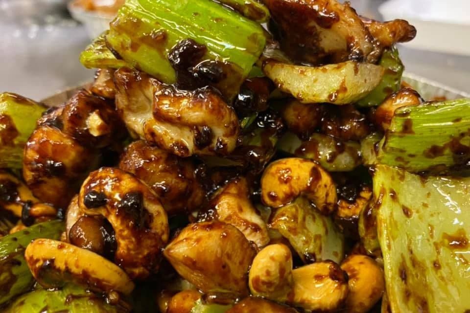 42. Diced Chicken with Cashew Nuts in Yellow Bean Sauce