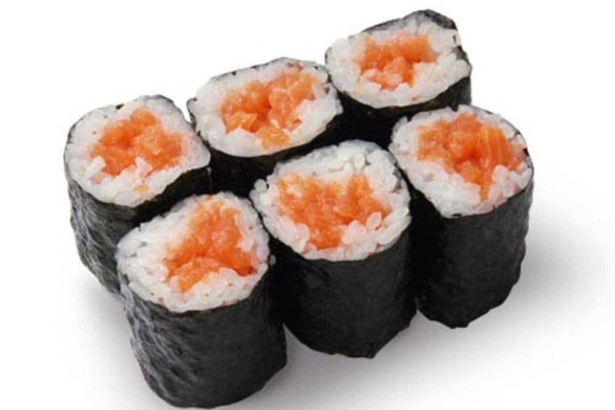C34. Salmon Roll (6 pcs)
