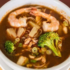 Soupe Tom Yam aux crevettes / Tom Yam Soup With Shrimps