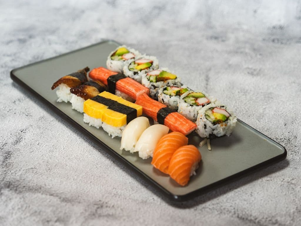 C05 Sushi Set B (16pcs)