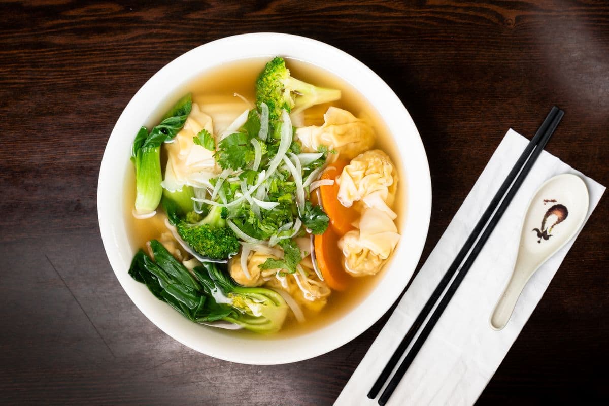 E4. Wonton Noodles Soup - Pho Hoanh Than