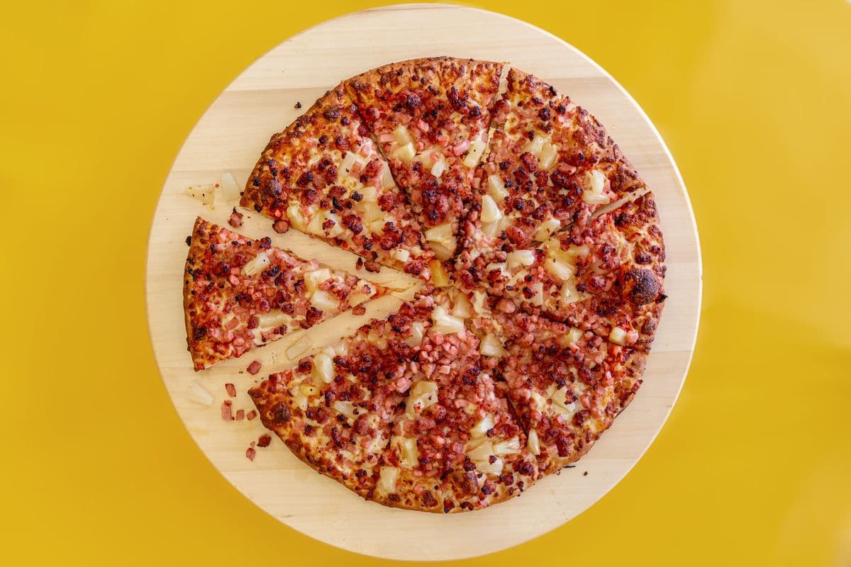 Medium Hawaiian Pizza
