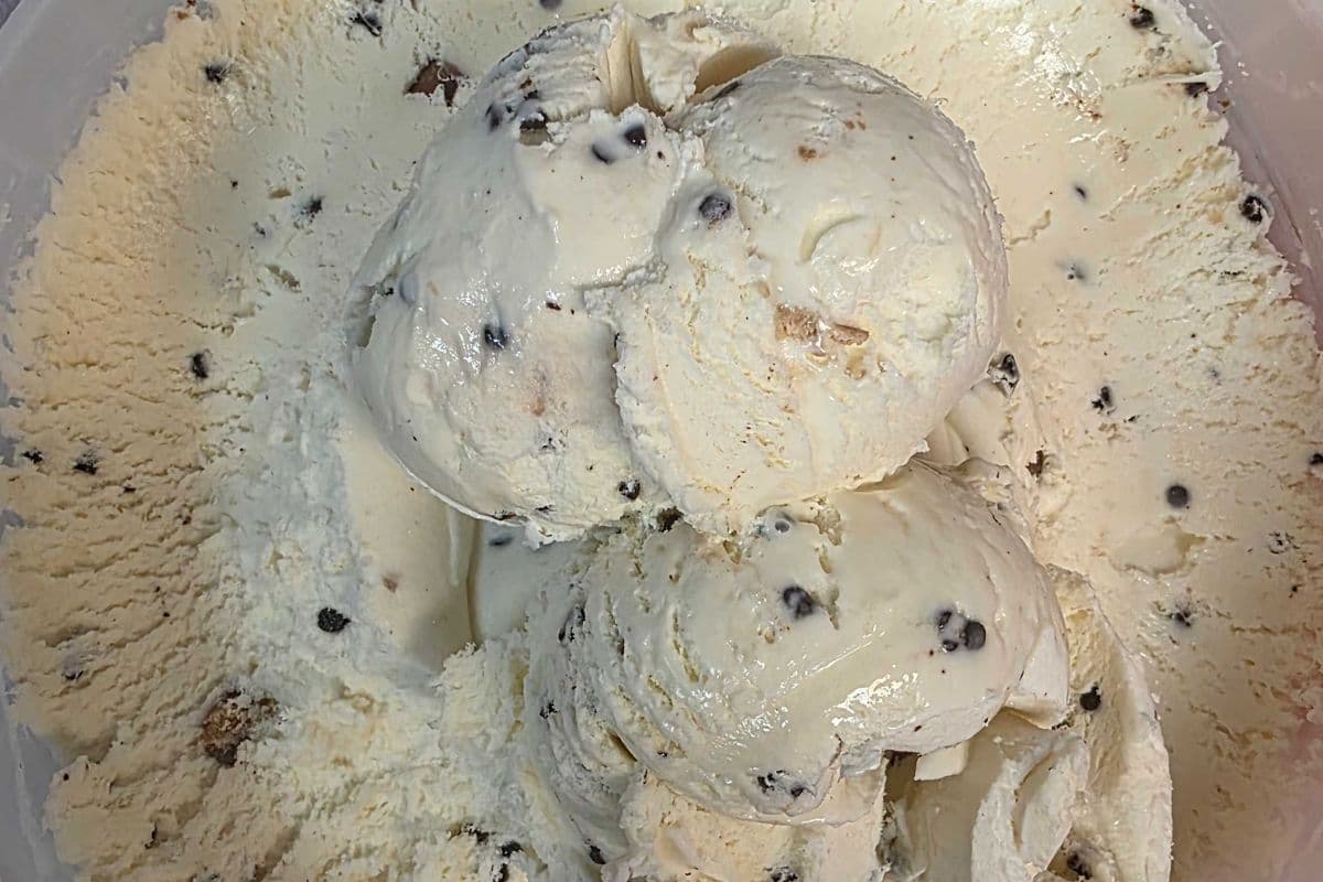 Ice Cream - CHOCOLATE CHIP COOKIE DOUGH