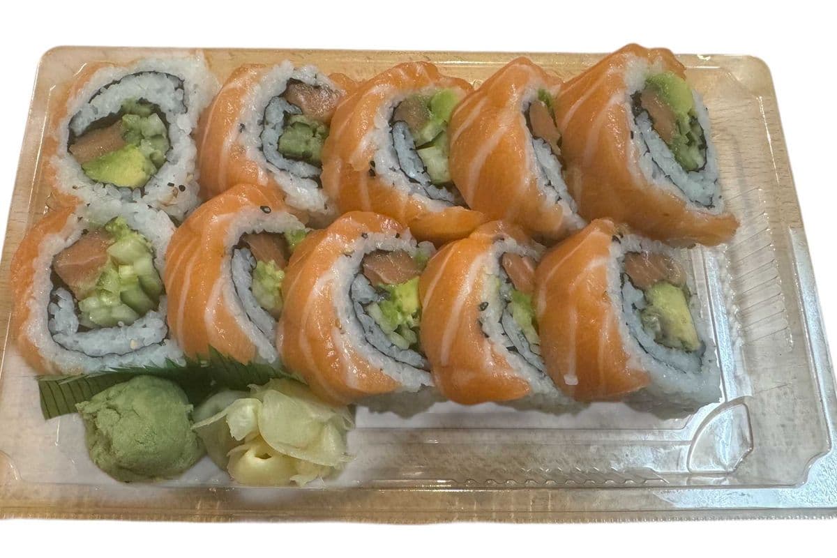 S19) Salmon Lover Roll (10pcs)