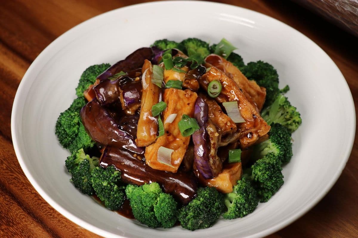 V4. Home Style Eggplant and Tofu家常茄子豆腐