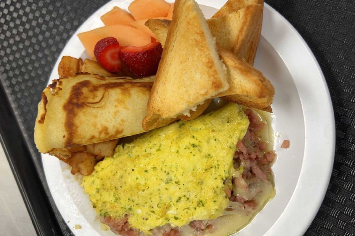 Omelette garnie