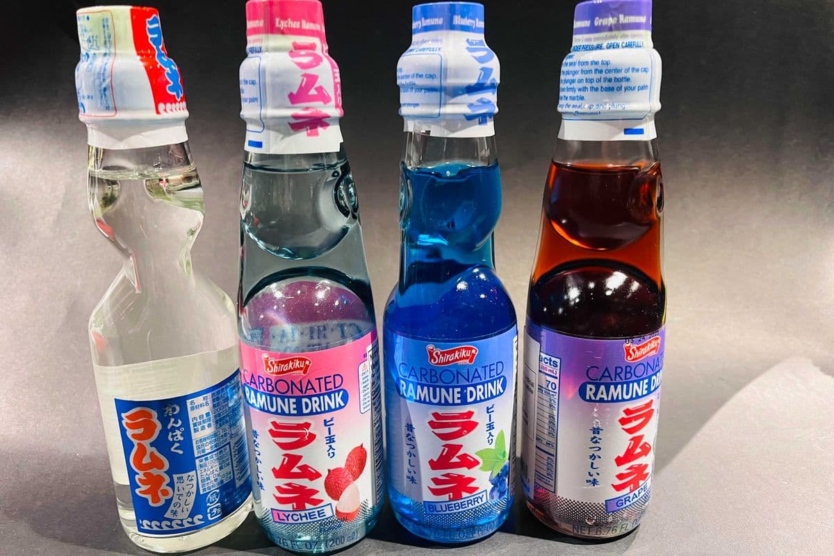Shirakiku Carbonated Ramune Drink- Blueberry Flavor 200ml (200ml)