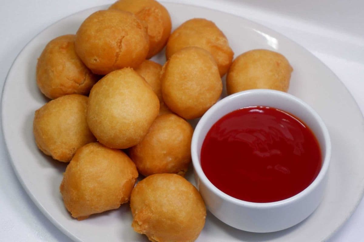 23. Chicken Balls with Honey Garlic Sauce or Sweet and Sour Sauce 甜酸鸡球