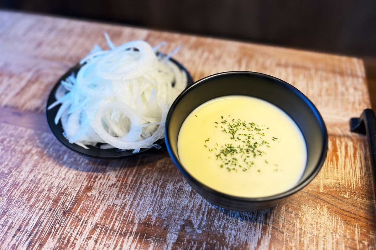 Onion Curls with Creamy sauce
