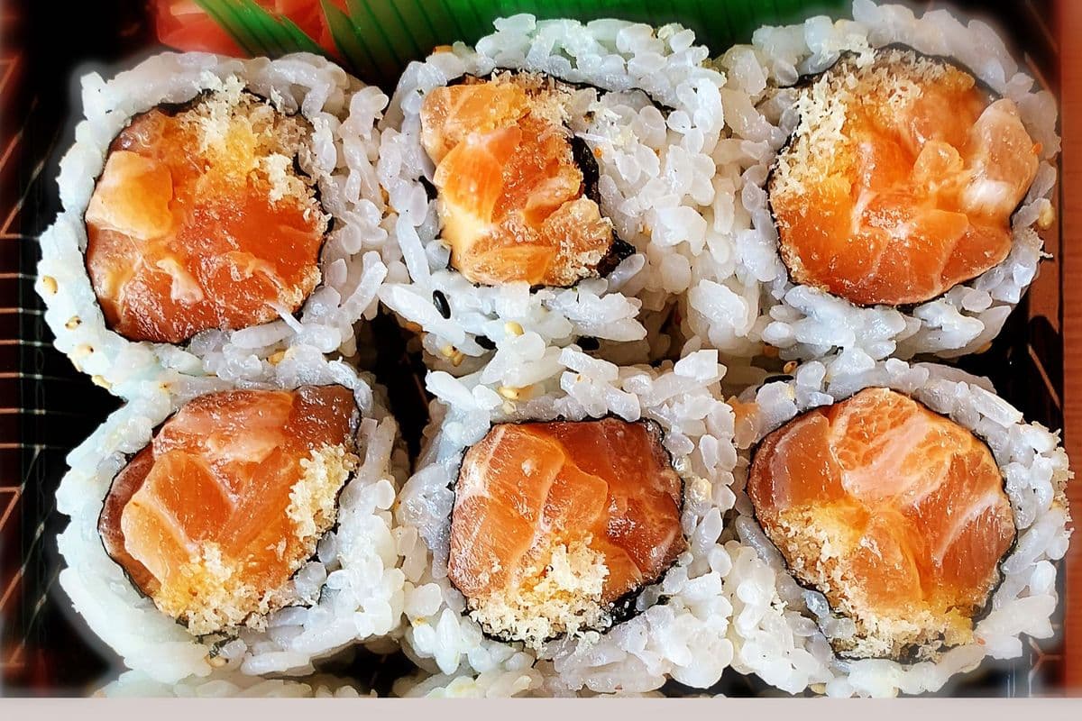 46. Spicy Salmon Roll (6 Pcs)