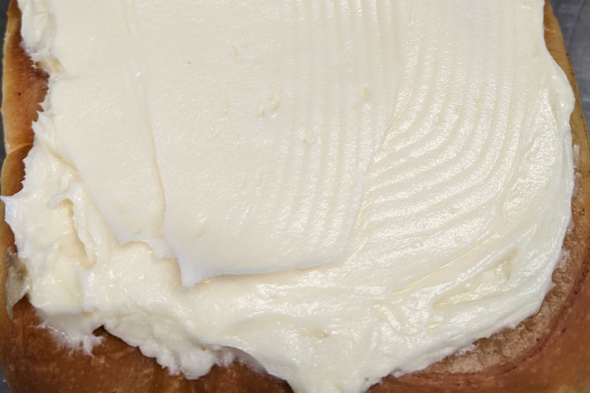 Cream cheese cinnamon bun (1 x One cinnimon bun)