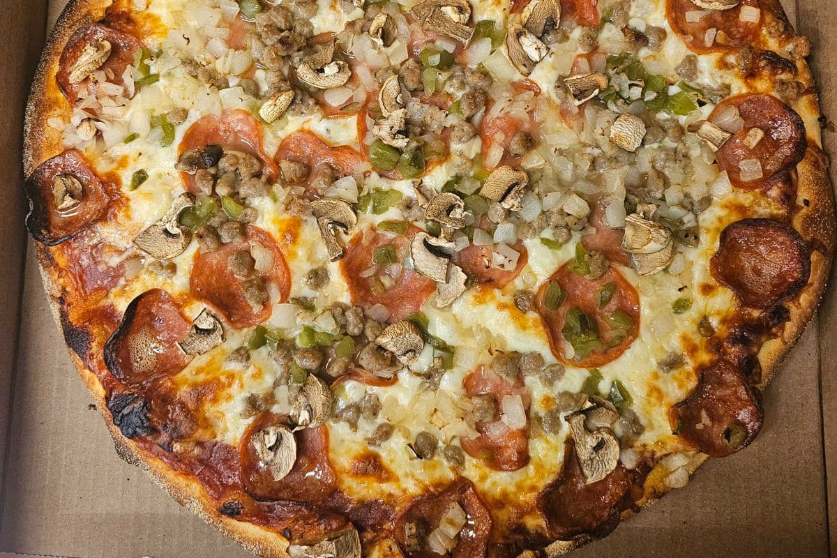 Deluxe Pizza