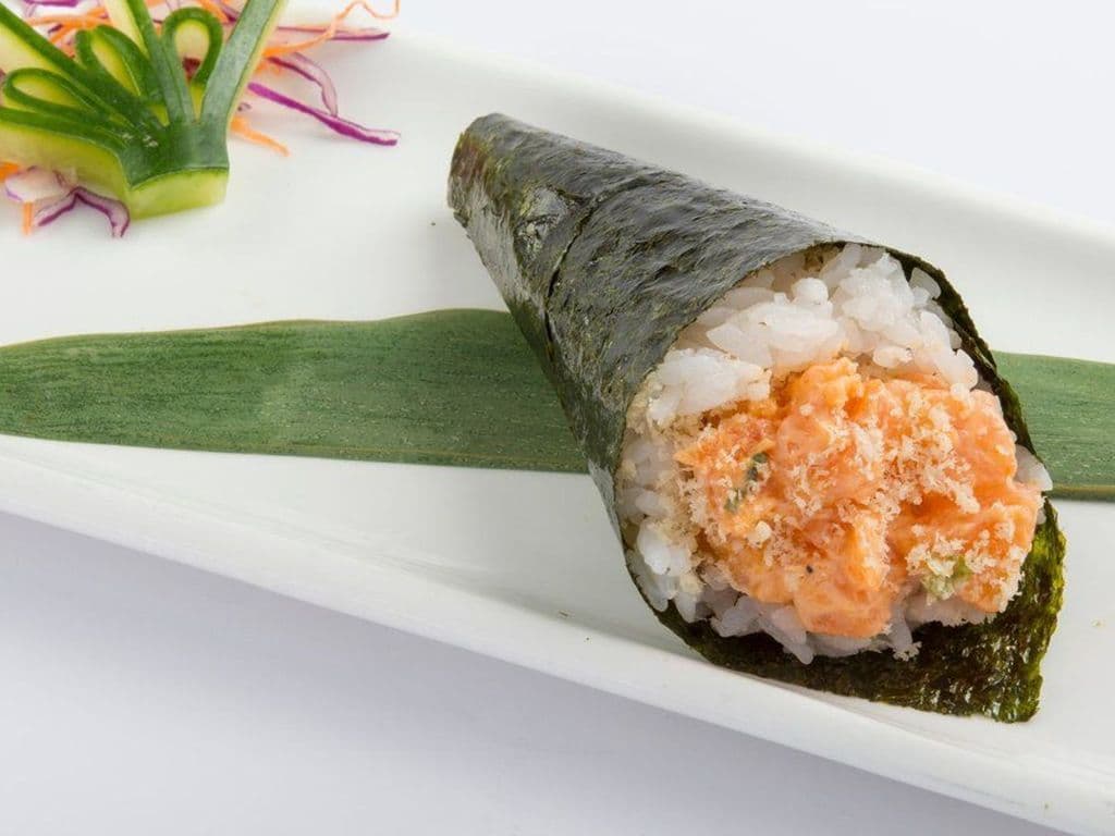 M15. Spicy Salmon Hand Roll (1 Pc)