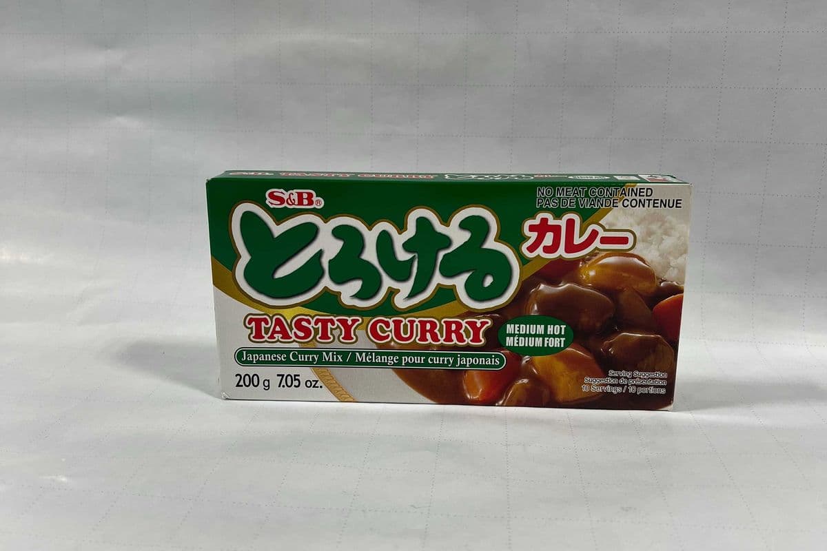 S&B Curry Tasty Curry Medium Hot (200 g)