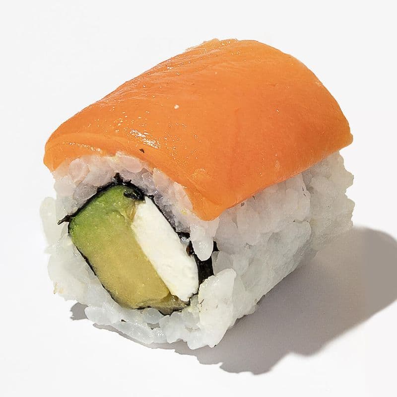 HOSOMAKI SAUMON FUMÉ ET FROMAGE À LA CRÈME / SMOKED SALMON AND CREAM CHEESE HOSOMAKI