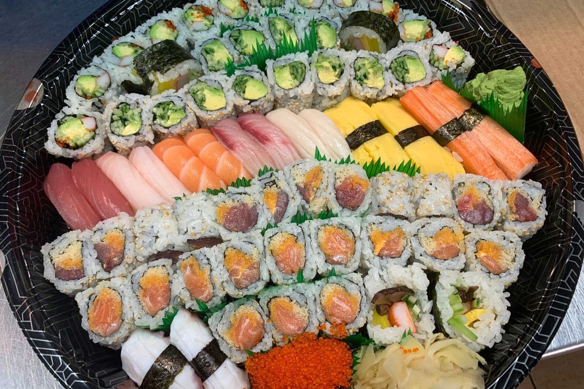 T6. Sushi and Maki (72 pcs)