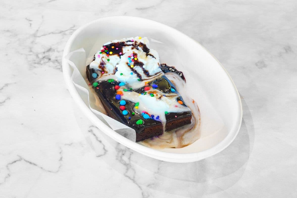 BROWNIE WITH ICECREAM