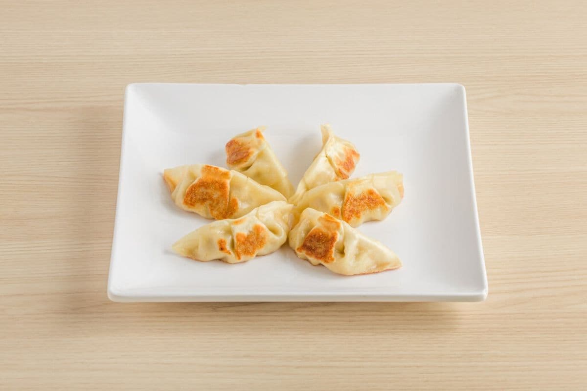 13. Gyozas (4 pcs)
