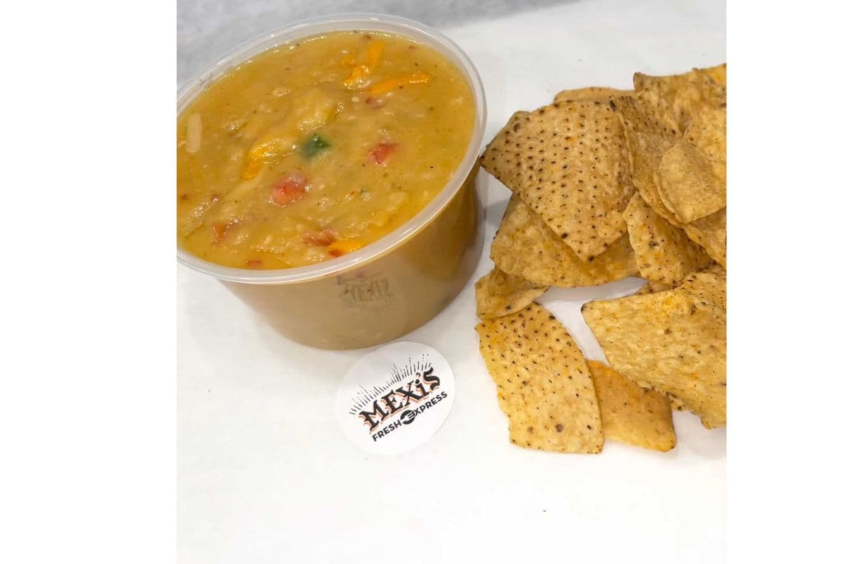 Medium Queso and chips