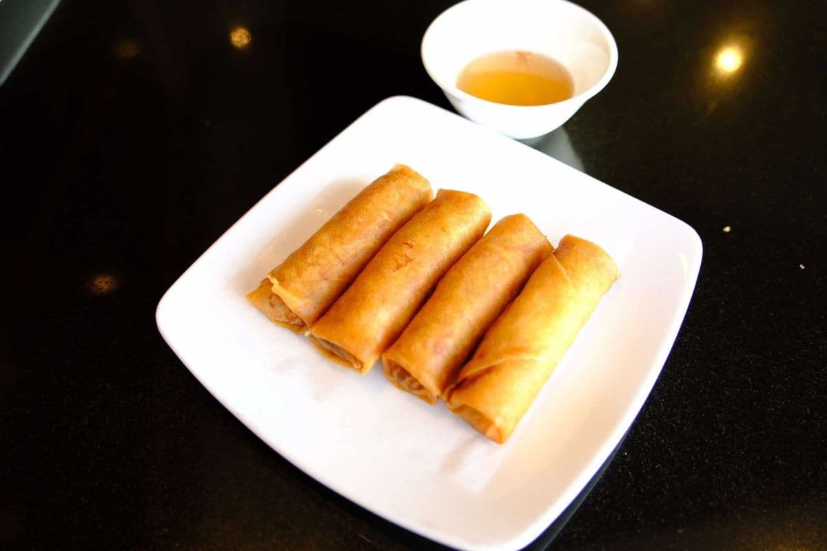 28. chicken Spring Roll (4 pcs)