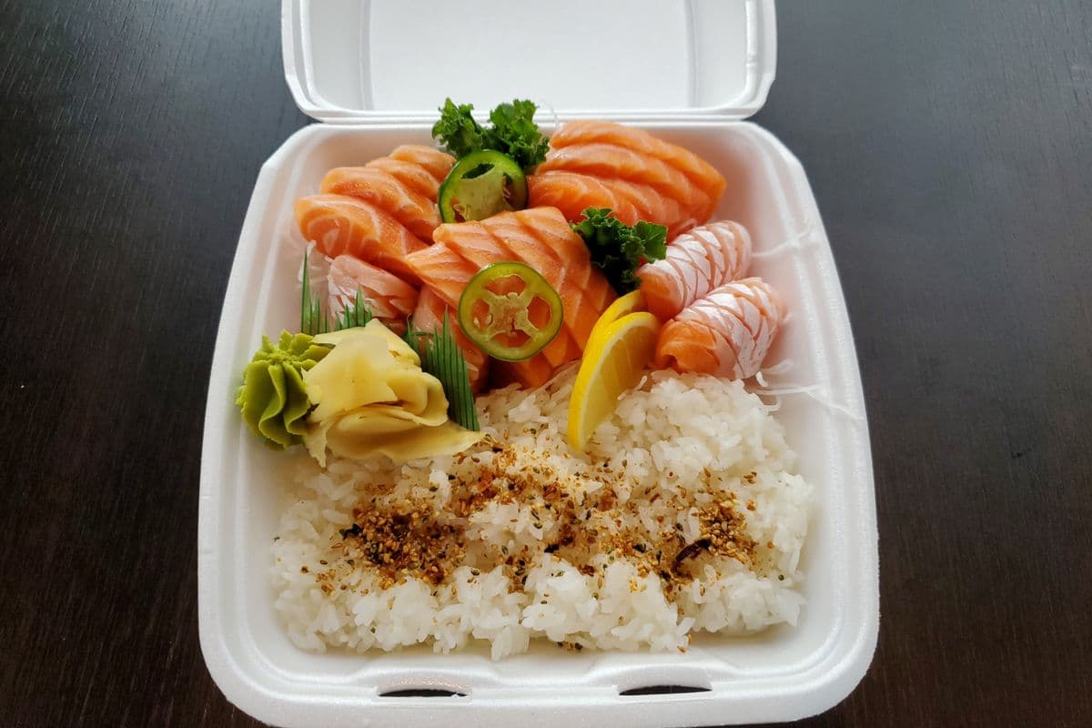 208. Salmon Chirashi Set (15 pcs)