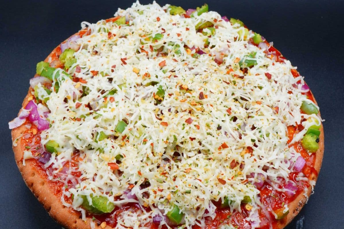 TANDOORI PANEER BHAKHARI PIZZA