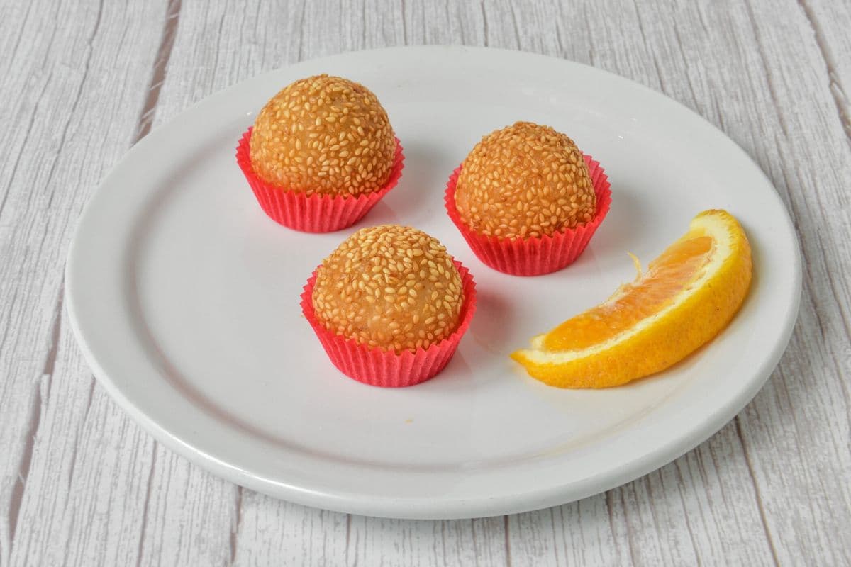 K6. Deep Fried Sesame Ball (3 Pcs)
