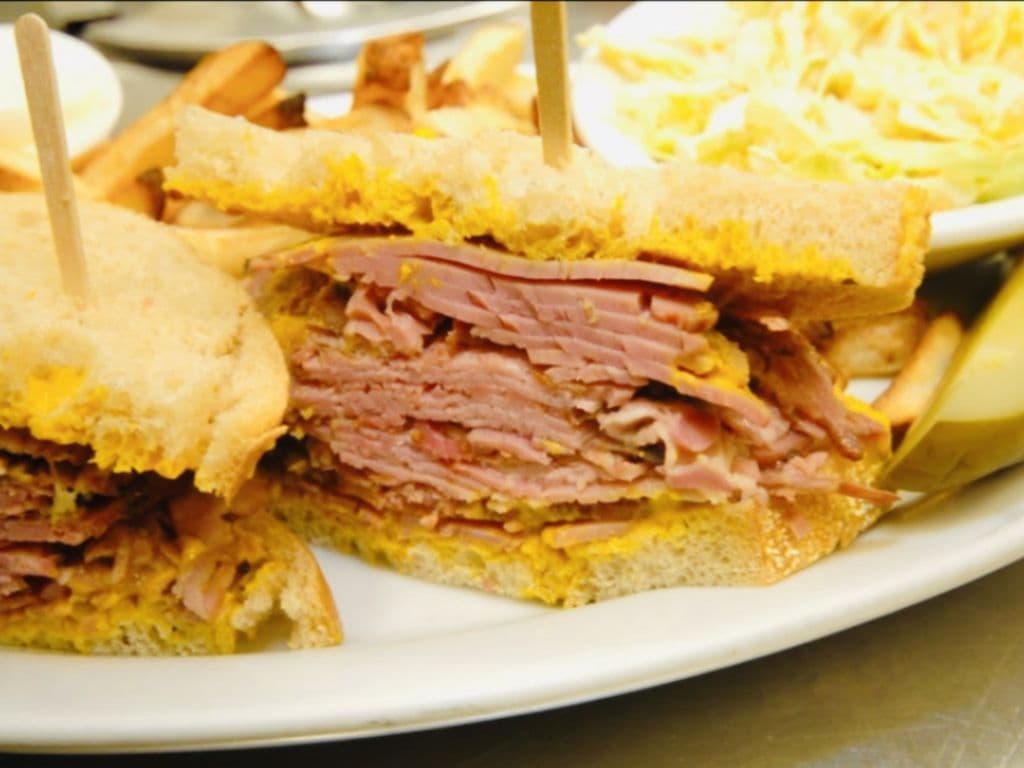 Sandwich à la viande fumée / Thick Smoked Meat Sandwich