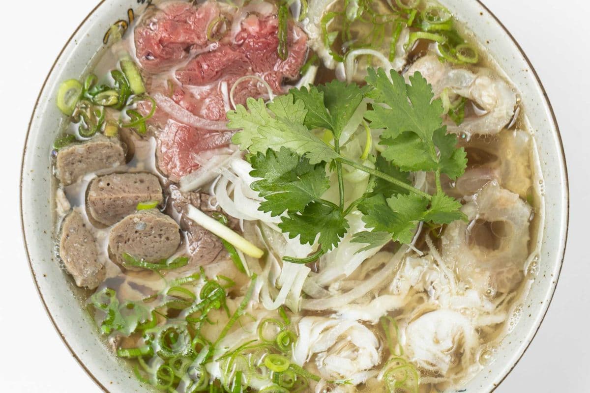 15. Special Rice Noodle Soup(L)