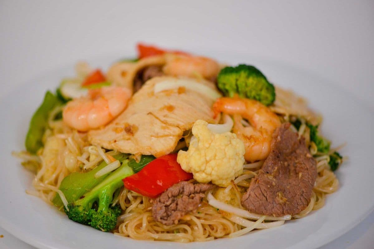 84. Stir-Fried Prawns, Beef, Chicken, and Mixed Vegetables with Rice Noodles - Hu Tieu Xao Tom, Bo, Ga, Rau Cai