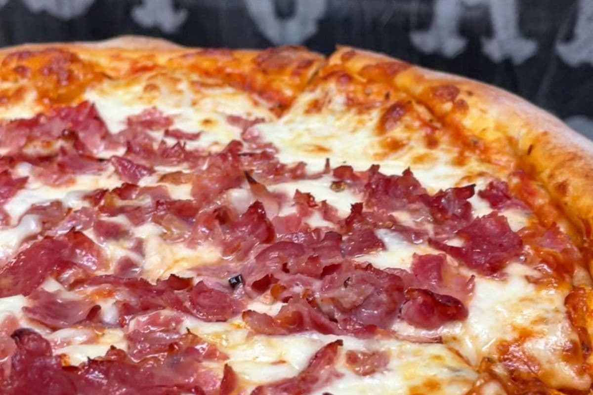 Petite pizza à la viande fumée 10" / 10" Small Smoked Meat Pizza