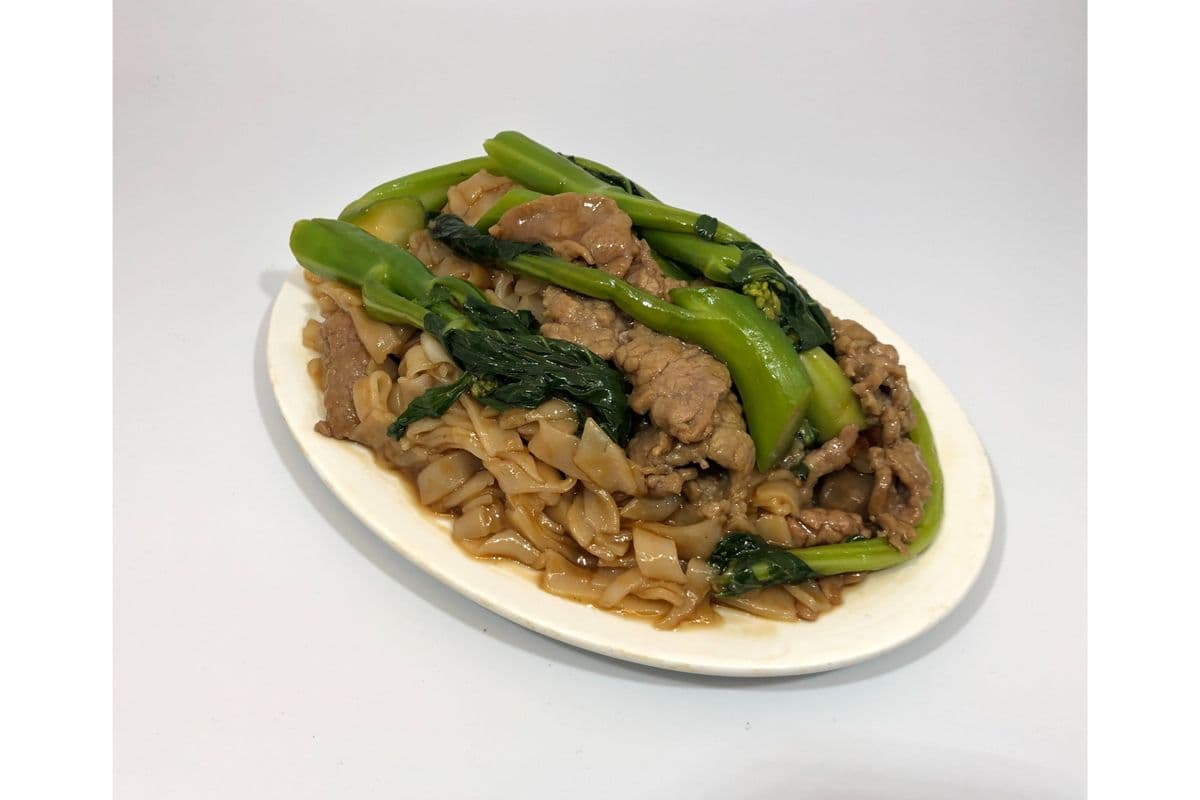 122. Beef and Gai Lan Fried Ho Fan