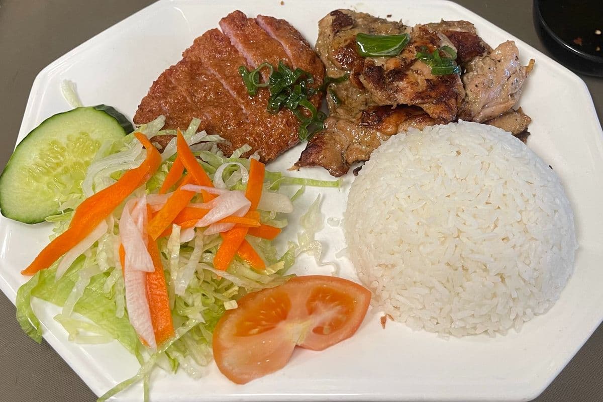 C5. Grilled Lemongrass Chicken & Minced Pork on Steamed Rice / Cơm Gà Nướng Xả Nem Nướng