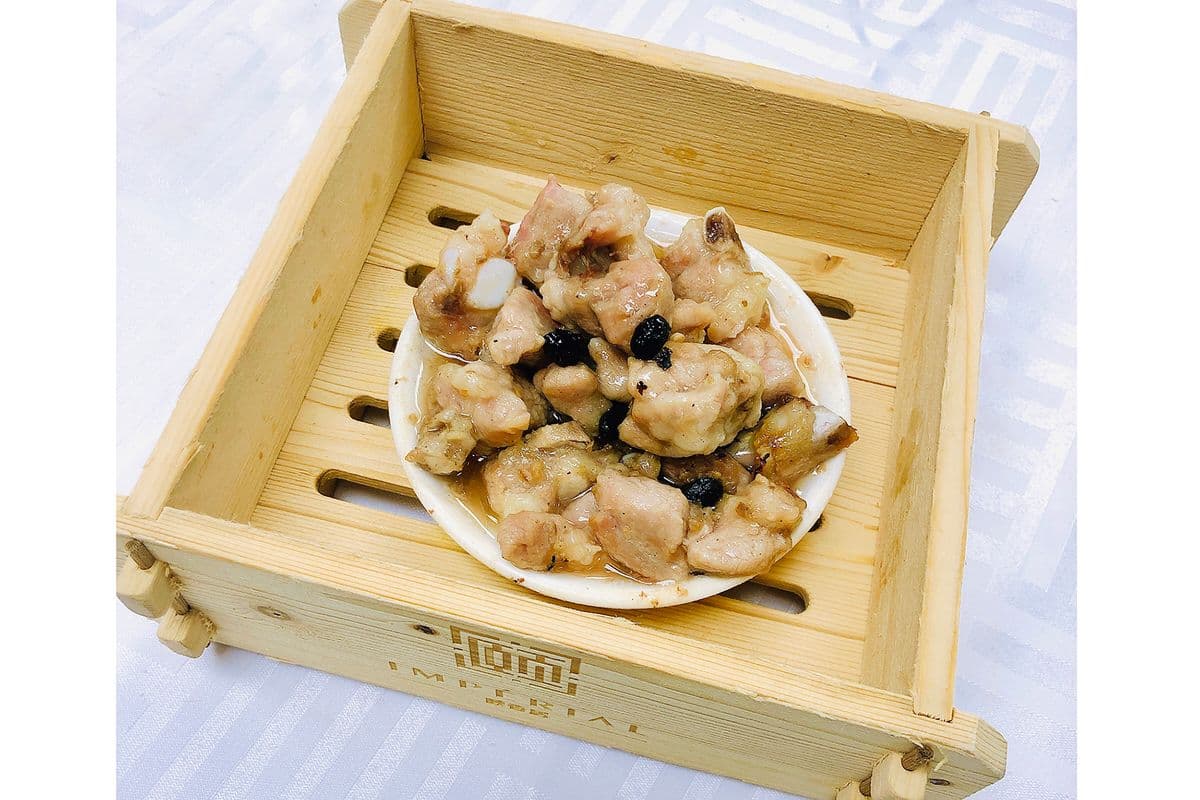 104-Côtelettes de porc dans sauce de poivrons noirs 豉汁排骨