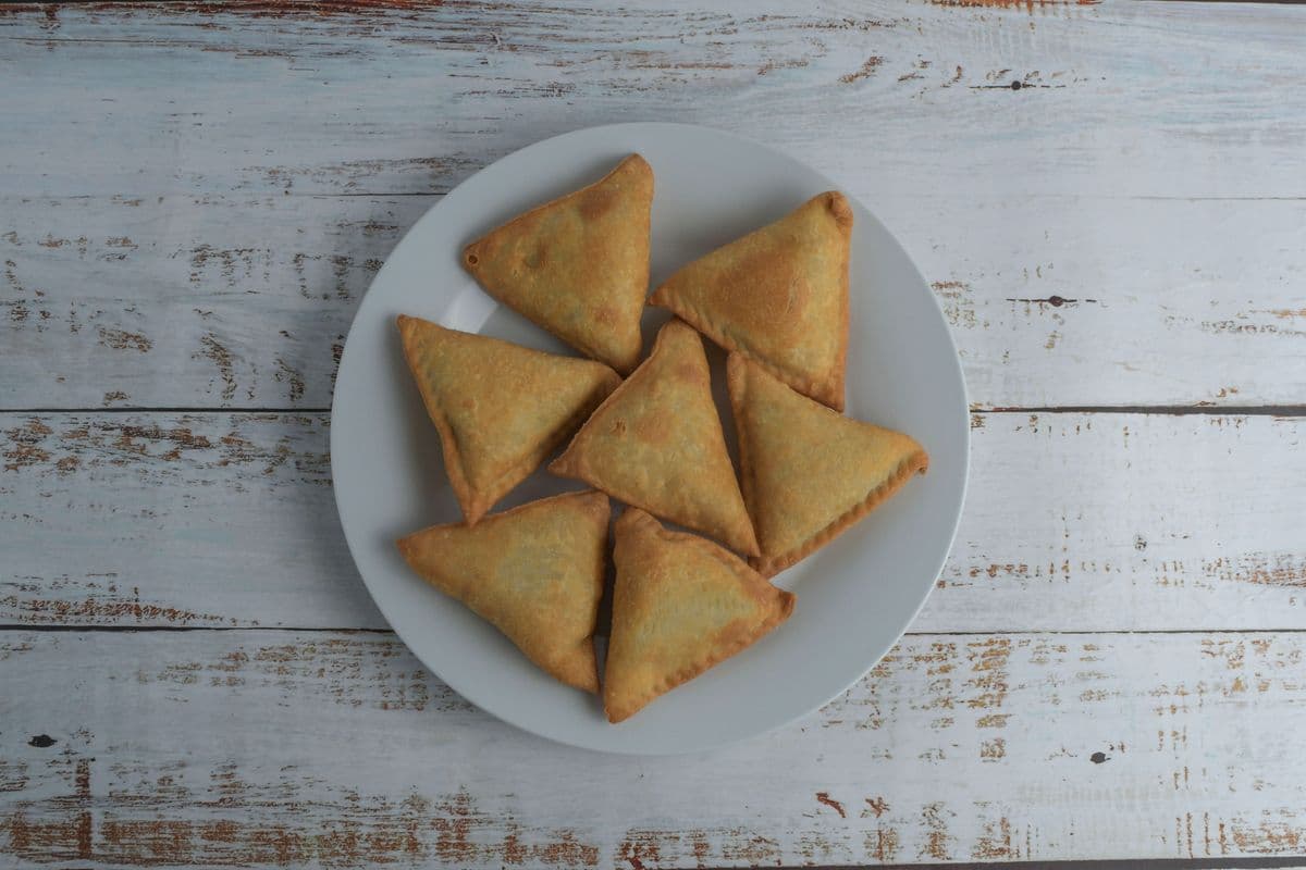 Veggie Samosas (3 pcs)