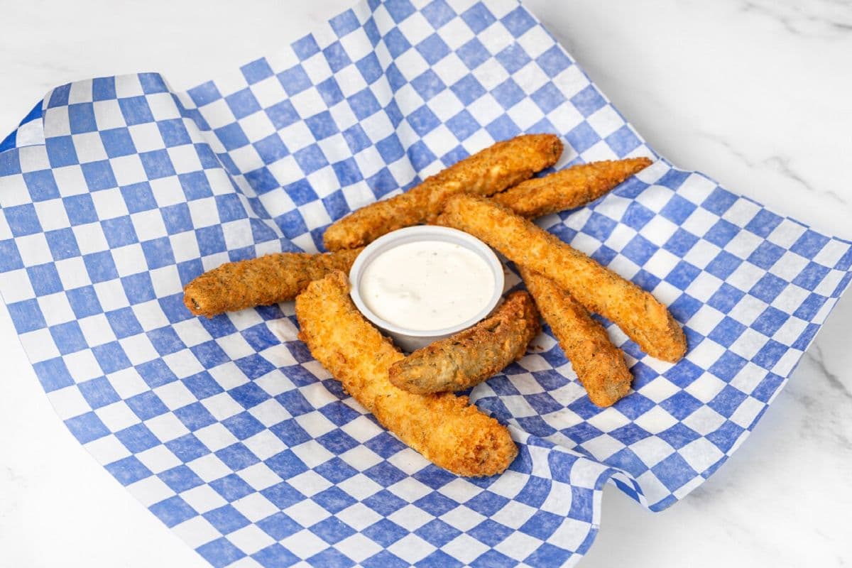 Deep-Fried Pickles With Ranch (6 pcs)