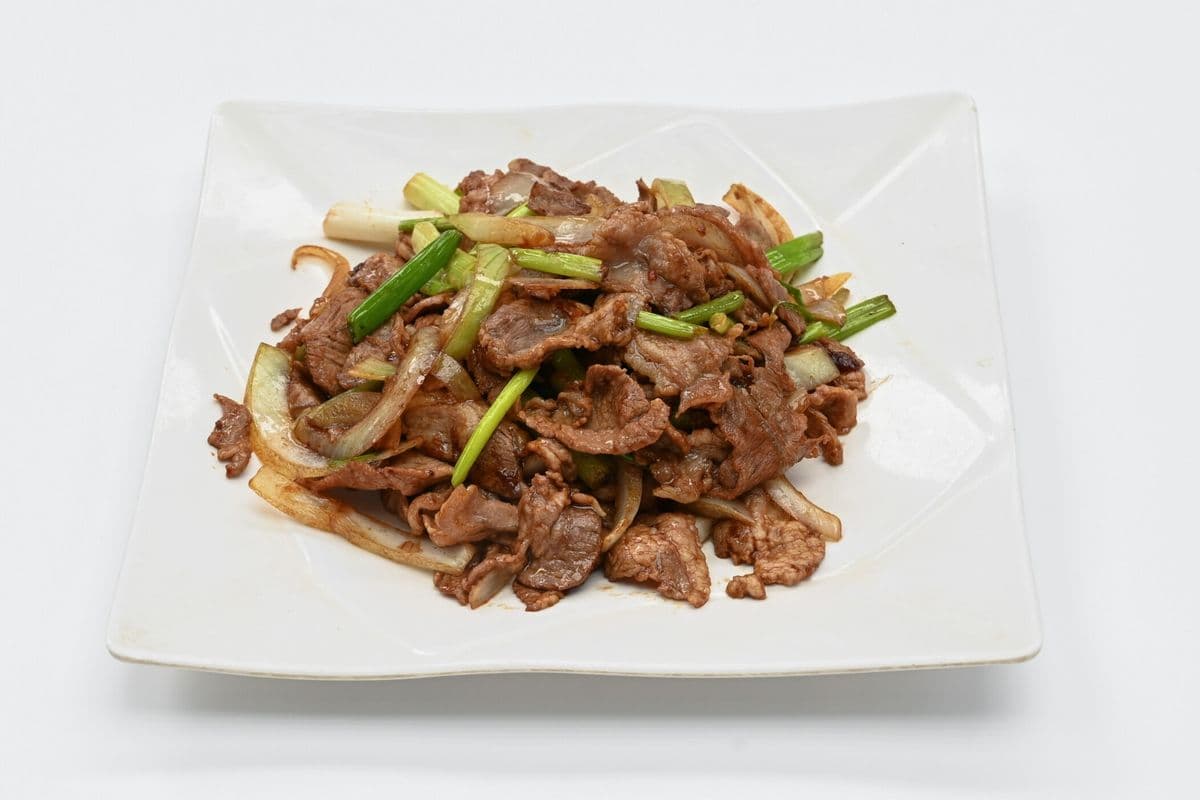 B10. Sauteed Lamb with Scallions 蔥爆羊肉