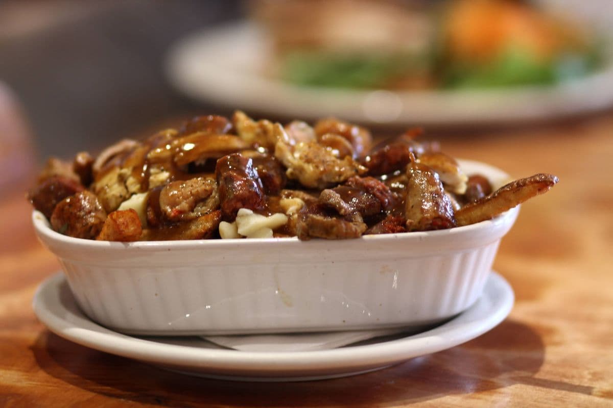 Poutine aux viandes mixtes / Mixed Meat Poutine