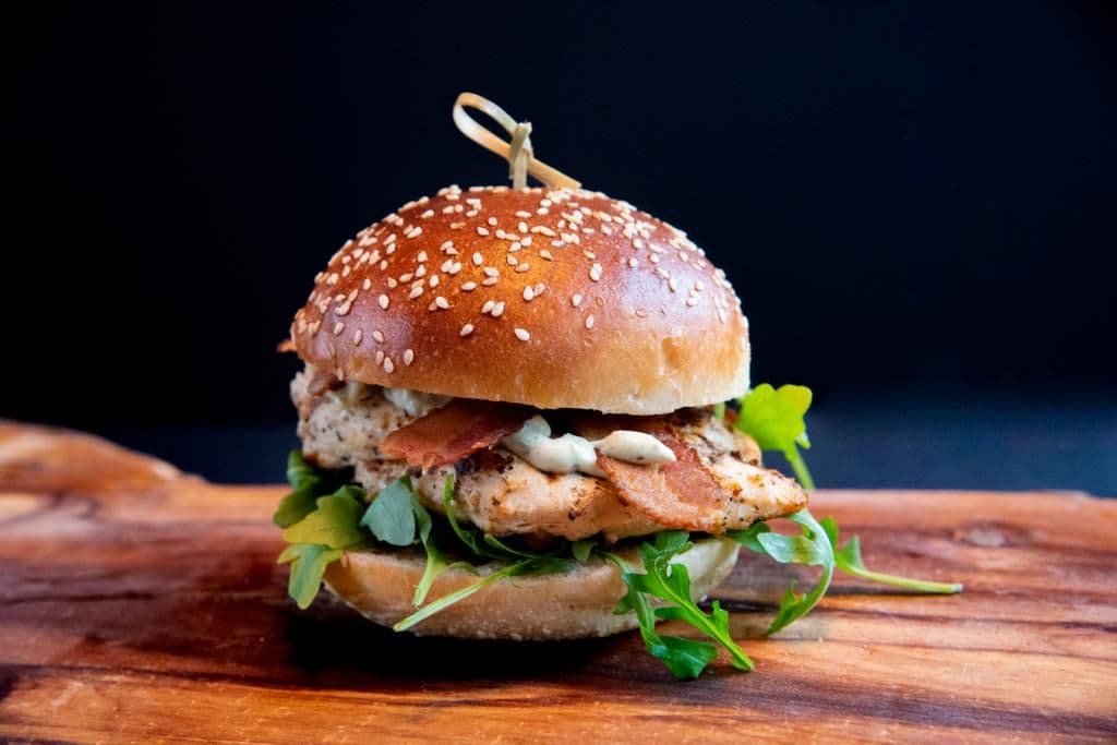 BSB Pesto Grilled Chicken on Bun (620 Cals)