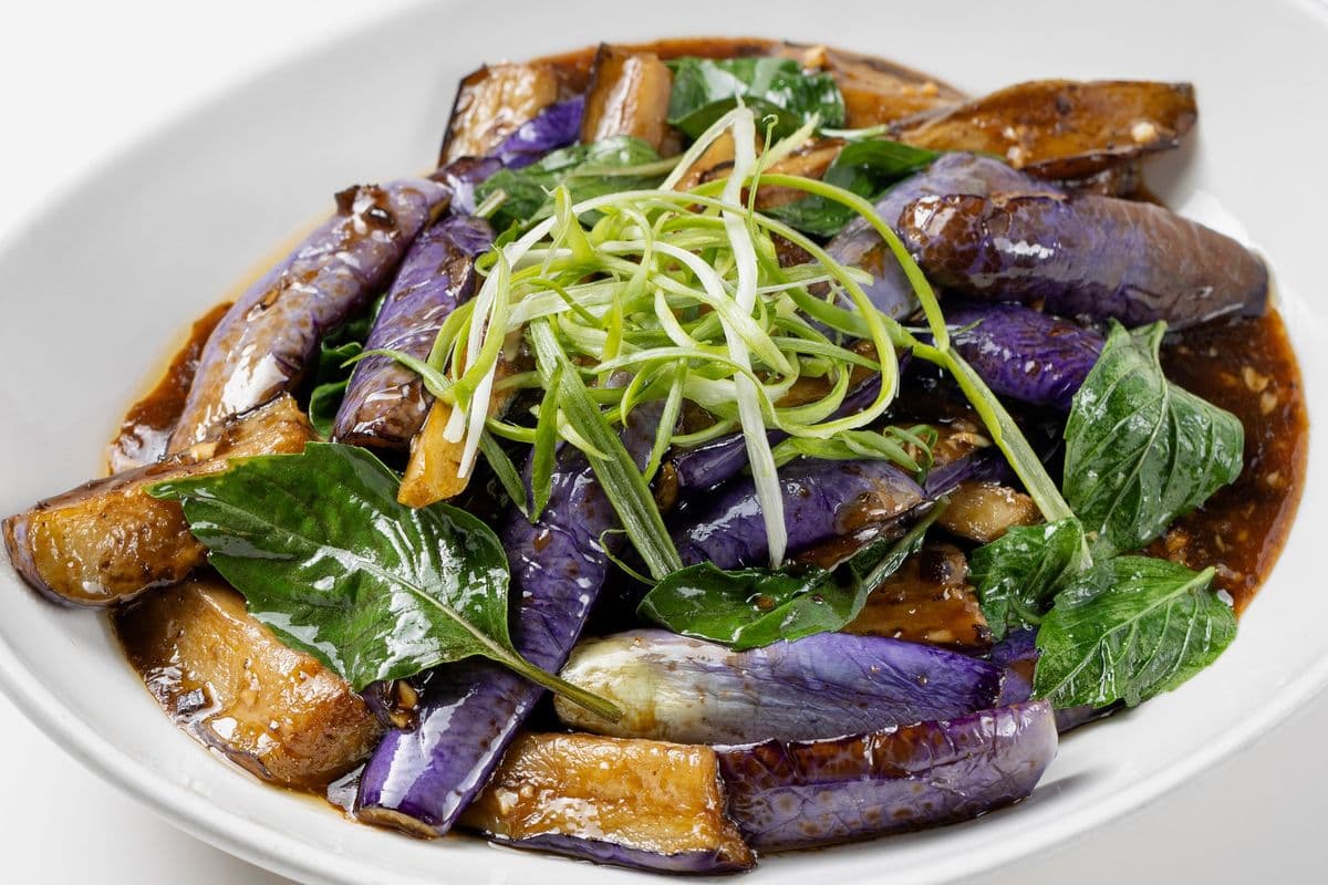 606. Braised Eggplant with Basil 醬燒茄子