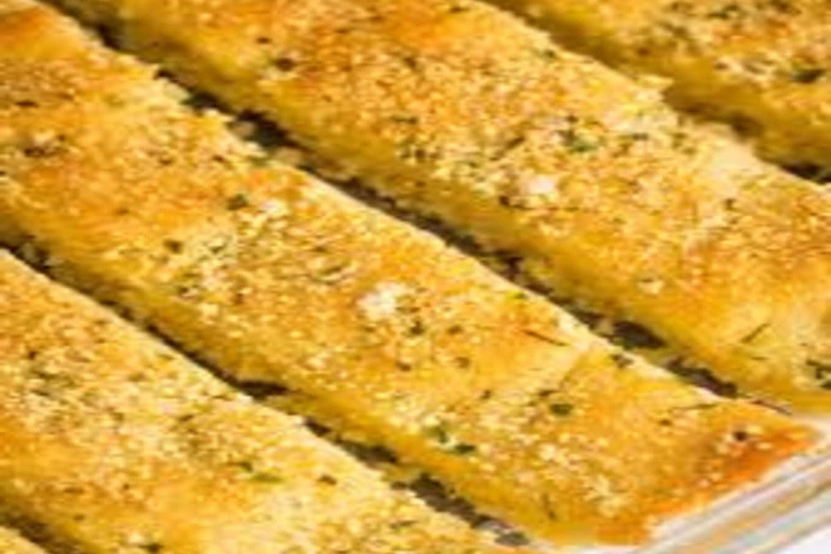 Small Garlic Stick With 1 Marinara Dipping Sauce