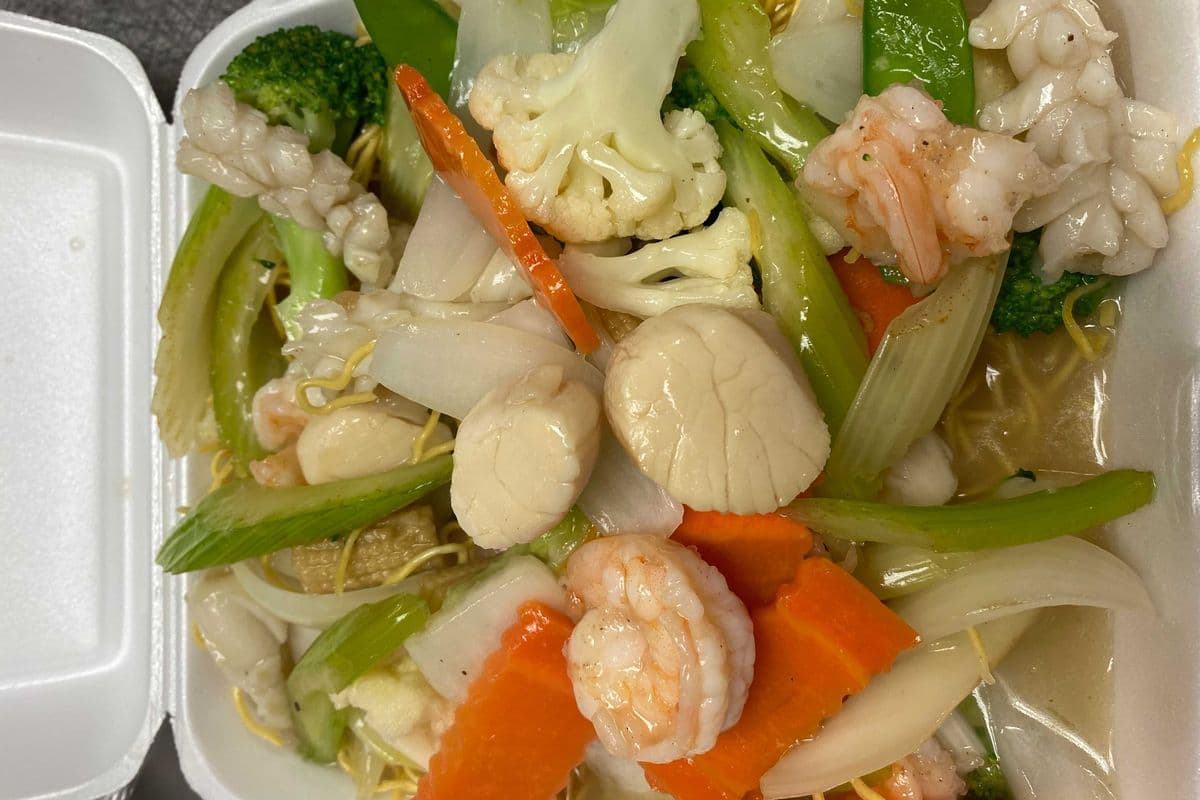 Assorted Seafood Chow Mein