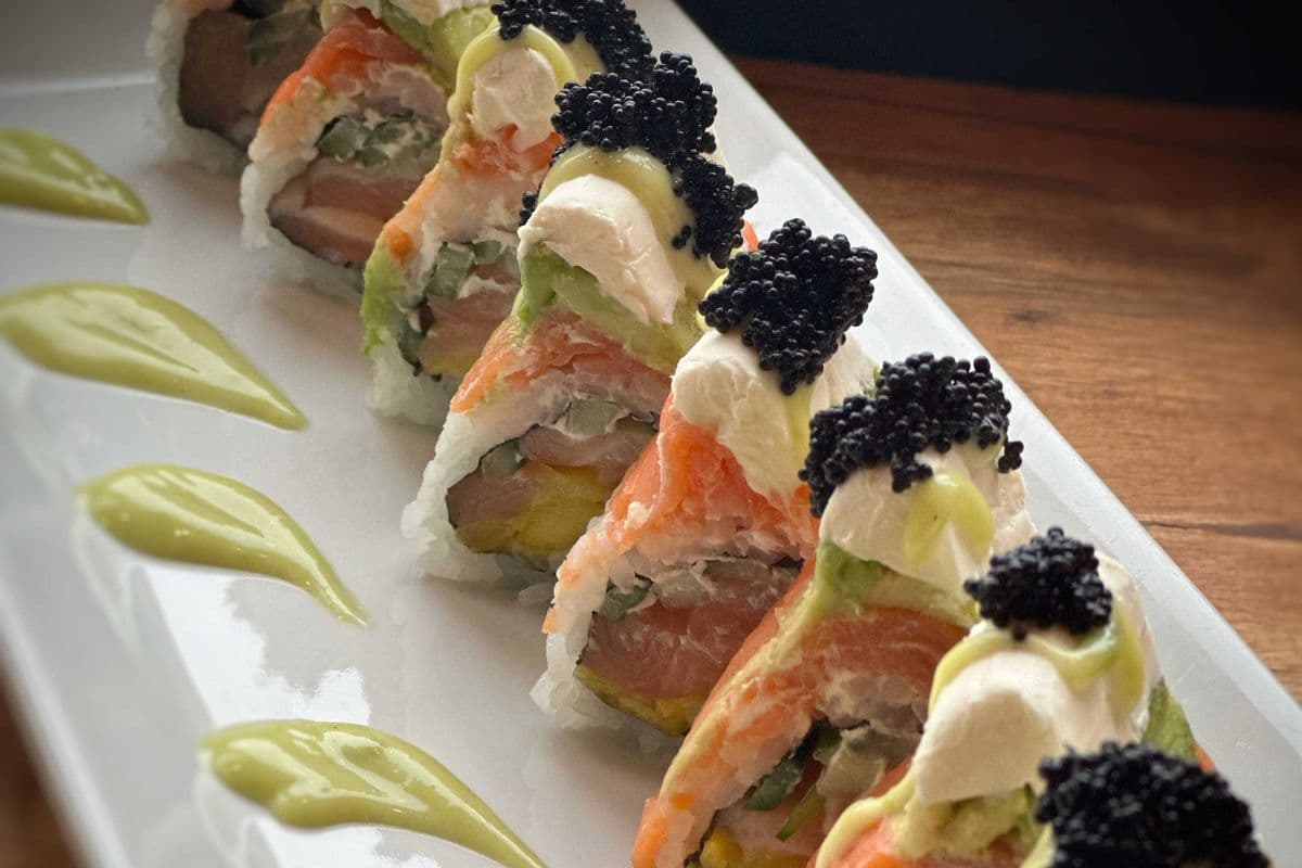 Smoked Salmon Roll (8 pcs)