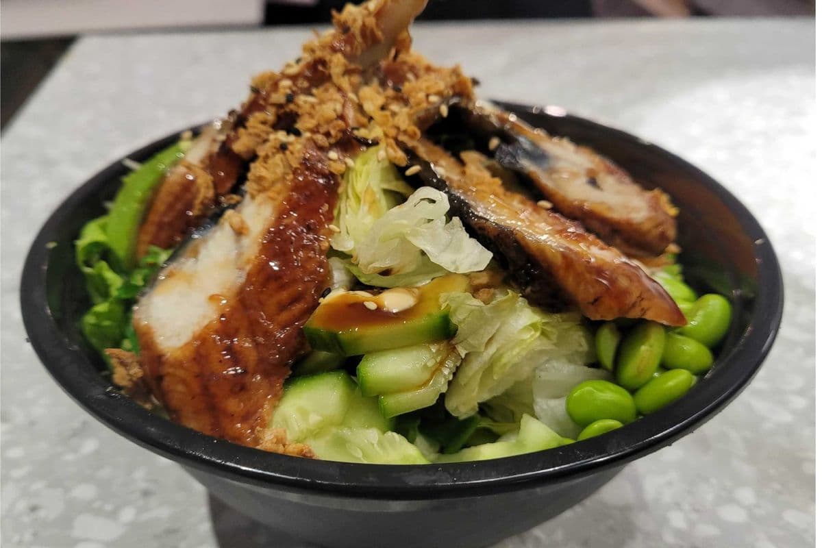 P12 Poké aux anguilles tériyakis grillés