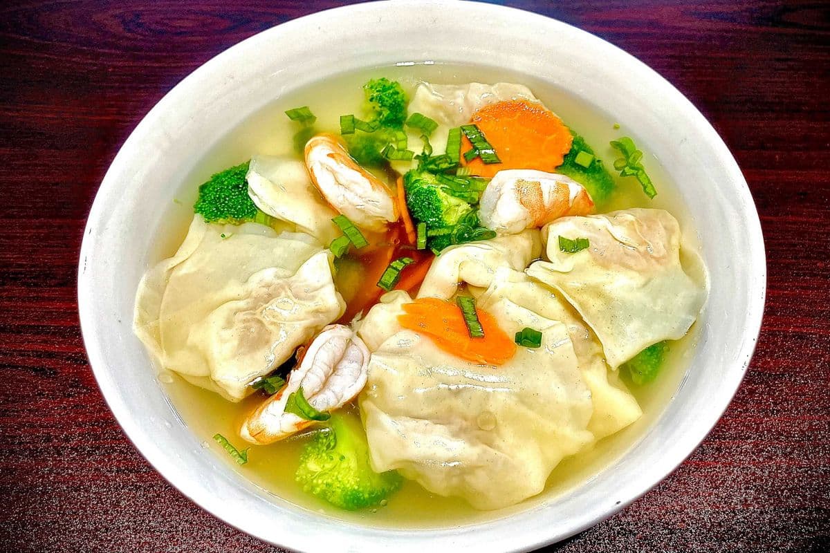 42. Wonton Soup (8 pcs) - Hoanh Thanh Sup (8)