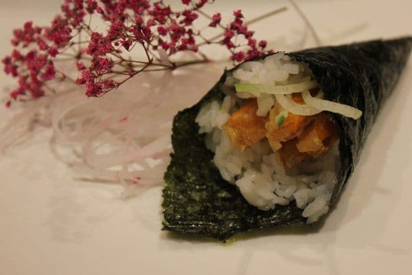 C32. Sweet Potato Hand Roll (2 Pcs)